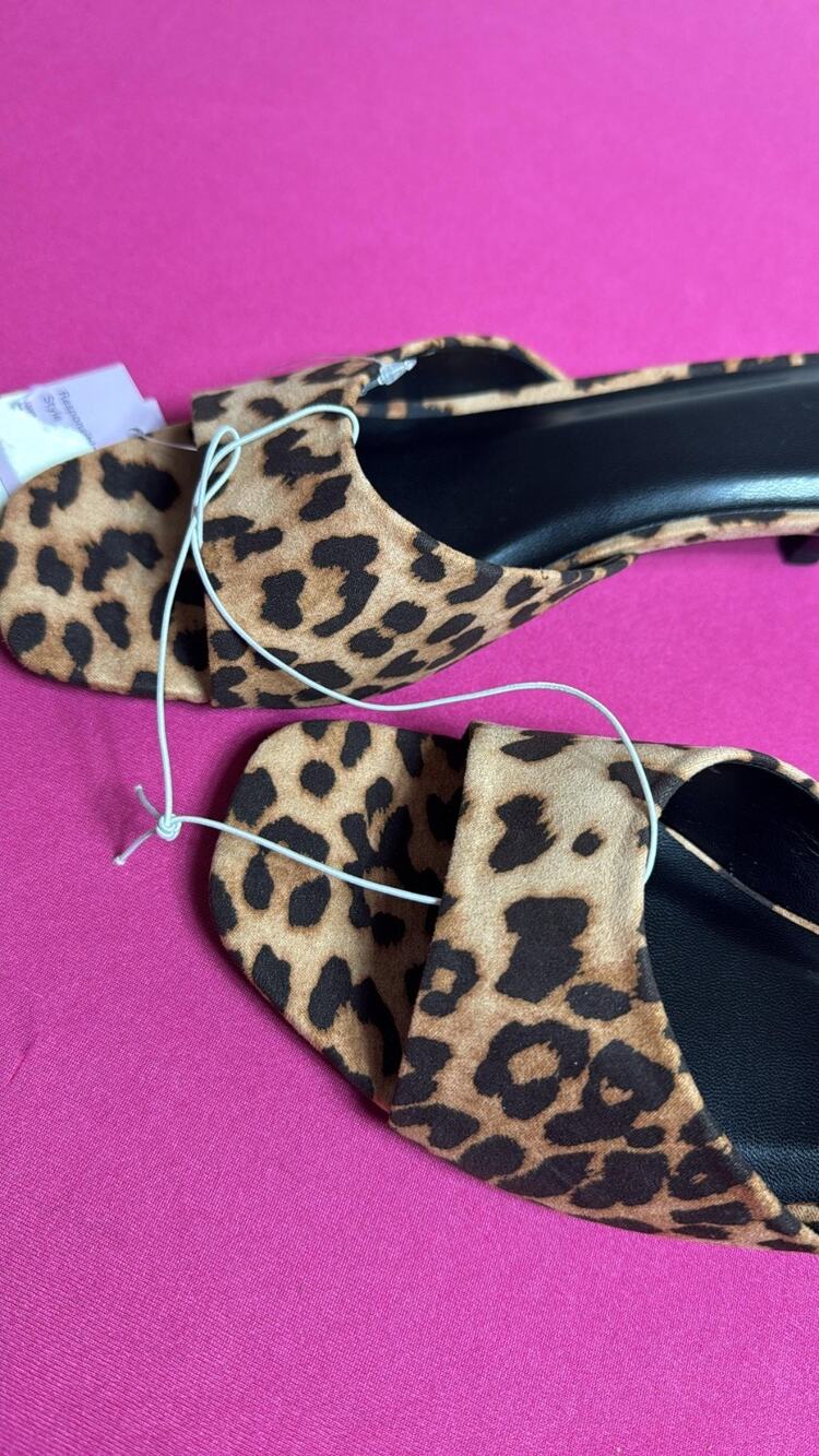Wild Fable Leopard Print Slide Sandals Women’s Memory Foam Open Toe Size 6 1/2